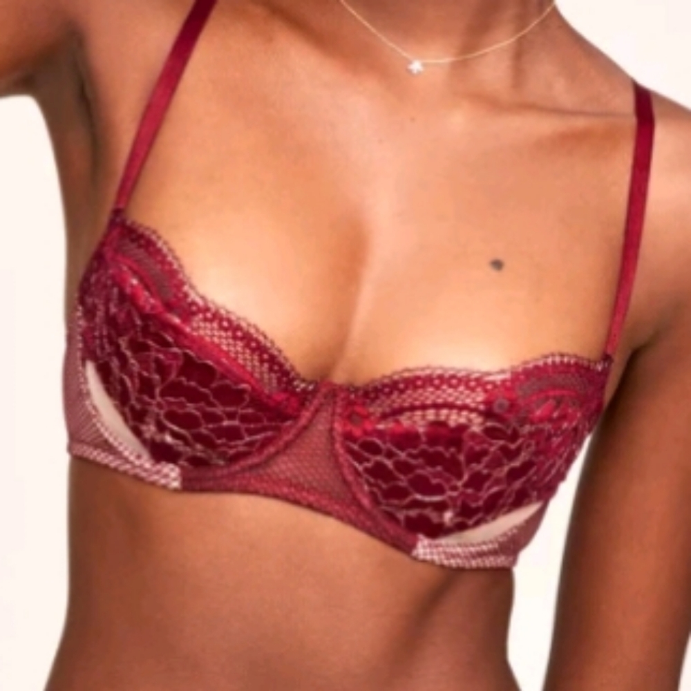 Bra and Panties, red lace with gold details, 34A Panties M